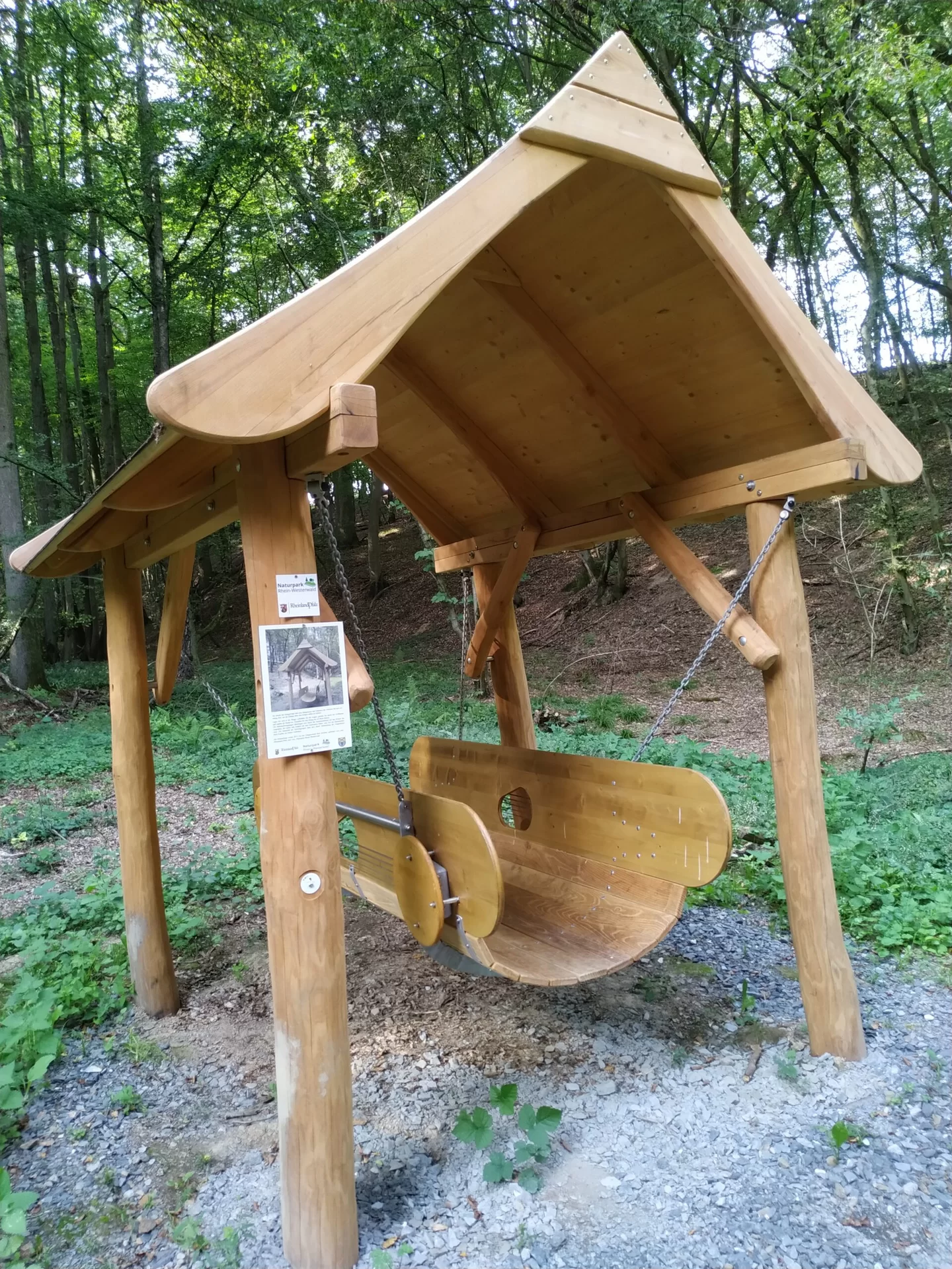 Liegeharfe im Bereich des Klangpfades