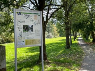 Neue touristische Infotafeln am Wied-Radweg aufgestellt
