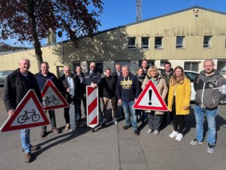 BZ: Zu finalen Abstimmungsgesprächen zu „Siegtal pur“ im Kreis Altenkirchen kamen dieser Tage Mitglieder der Verkehrslenkungsgruppe in den Räumen der Straßenmeisterei Betzdorf zusammen.